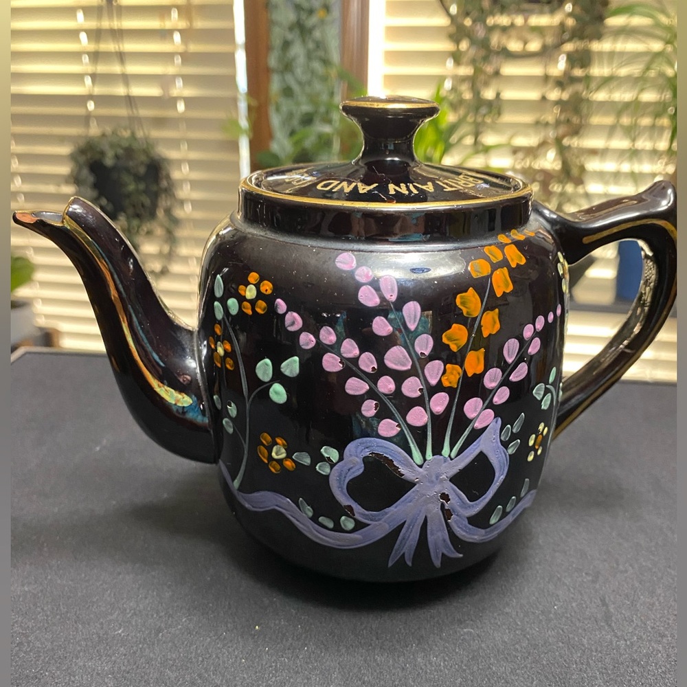 World War II Teapot Escorted to USA by Royal Navy England Democracy Cracked Lid